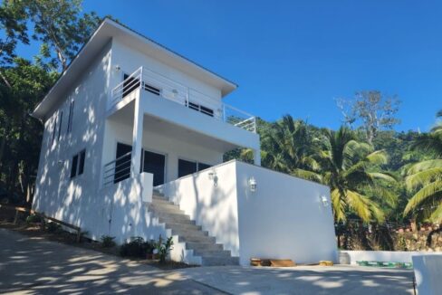 new-2br-home-in-conde-village-conde-village-roatan-island-honduras-ushombi-1