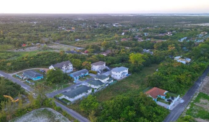 1-2-acre-lot-barren-court-lot-in-nassau-paradise-island-nassau-bahamas-ushombi