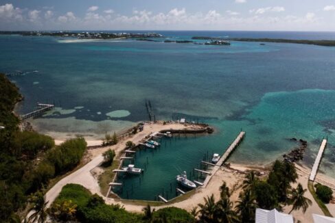 gone-bananas-in-lubbers-quarters-abaco-lubbers-quarters-bahamas-ushombi-14