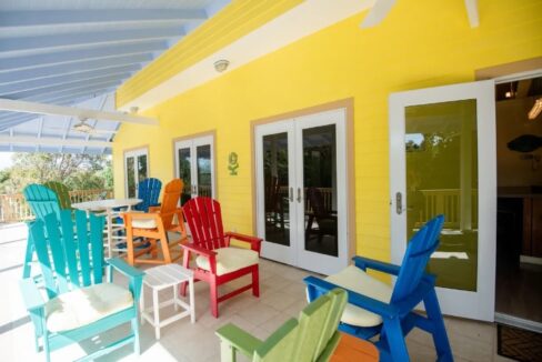 gone-bananas-in-lubbers-quarters-abaco-lubbers-quarters-bahamas-ushombi-3