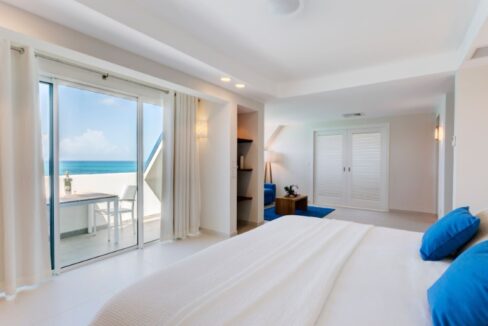 simpson-bay-beachfront-penthouse-simpson-bay-le-papillon-residence-sint-maarten-ushombi-11