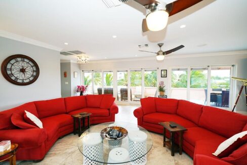 cable-beach-beautiful-3br-chertsey-condo-cable-beach-nassau-bahamas-ushombi-4