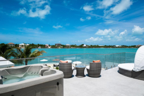 beachfront-exquisite-4br-horizon-villa-chalk-sound-turks-and-caicos-ushombi-10