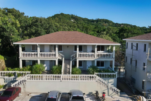 new-first-bight-2br-mountain-view-condo-roatan-first-bight-honduras-ushombi-2