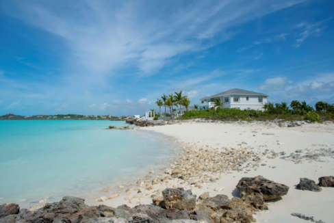 villa-de-ligera-stunning-6br-oceanfront-providenciales-turtle-tail-turks-and-caicos-ushombi-2