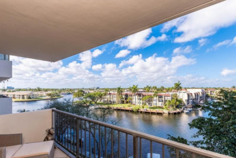 waterford-point-1br-canal-view-condo-pompano-beach-florida-ushombi-1