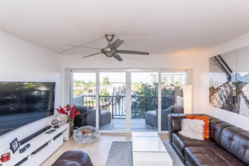 waterford-point-1br-canal-view-condo-pompano-beach-florida-ushombi-4