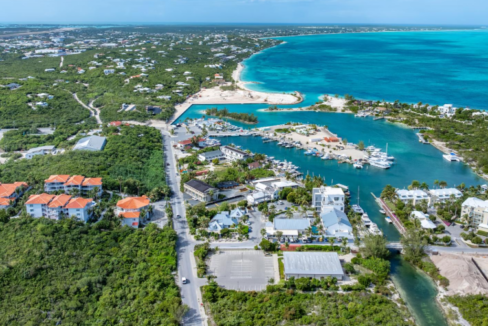 queen-angel-resort-renovated-1br-condo-turtle-cove-turks-and-caicos-ushombi-3