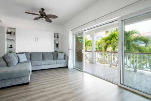 queen-angel-resort-renovated-1br-condo-turtle-cove-turks-and-caicos-ushombi-6