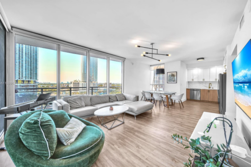 ivy-at-riverfront-2br-stylish-miami-condo-miami-florida-ushombi-1