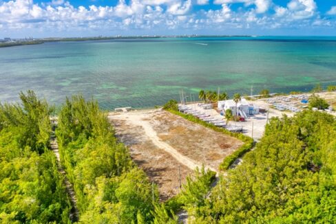 spinnaker-road-0-85-acre-waterfront-cayman-islands-ushombi-2