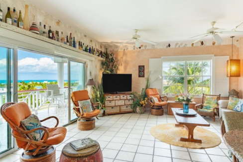 queen-angel-resort-1br-oceanview-condo-turtle-cove-turks-and-caicos-ushombi-5